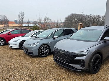 Elektro auto bazar vs. dovoz na vlastní pěst: Co se vyplatí víc při koupi ojetého elektromobilu