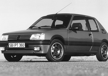 Peugeot 205 slaví čtyřicátiny.  Těsně po roce 1989 se dal vyměnit i za pražský byt