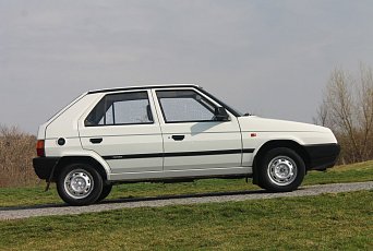 Škoda Favorit - dávaly se za ní úplatky a dnes se situace opakuje