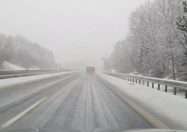 Projeli jsme v hustém sněžení dálnici z Prahy až do Liberce. Silničáře jsme ale nepotkali