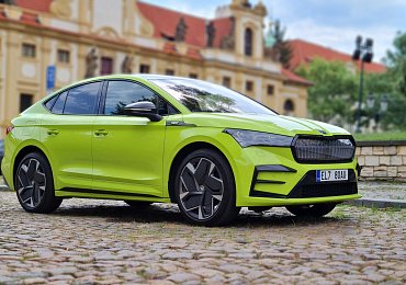 V květnu „natankuje“ slunce elektromobily často i zadarmo