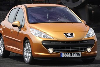 Pamatujete na Peugeot 207? Stály se na něj fronty a dávaly úplatky. I teď to je žádaná ojetina