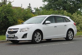 Nechcete ojetou Octavii? Zkuste Chevrolet Cruze. Stojí méně a špatný rozhodně není