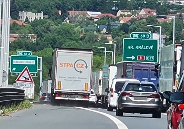 Vzkaz od řidičů z Prahy: „Kamióňáci, už se proberte. Blokujete Prahu každý den“!