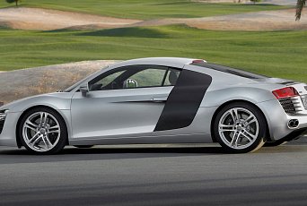 Ojeté Audi R8 4,2 FSI Quattro (2008) – supersport s knoflíky z Fabie