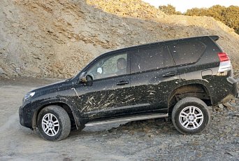 Ojetá Toyota Land Cruiser (2011) – vezme vás do bažin i do divadla