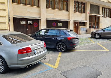 „Alespoň si to budeš pro příště pamatovat“, dostal lekci řidič špatně zaparkovaného auta