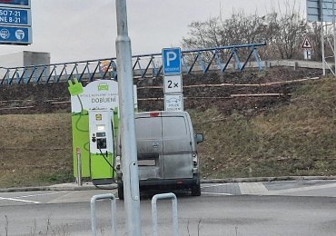 Česku hrozí v oblasti elektromobility nová „železná opona“