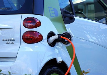 Kanada zakáže spalovací motory. Čeká to i Evropu nebo se včas zjistí, že s elektrikou to nepůjde?