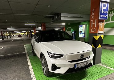 Benzín, nafta, nebo elektrika? I přes drahou elektřinu je elektromobil na provozu stále nejlevnější