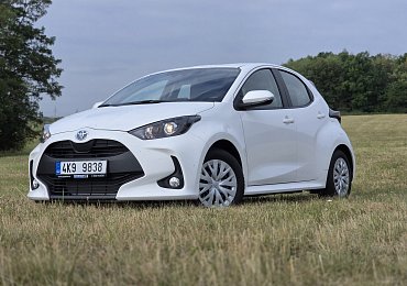Test zánovní Toyoty Yaris 1.5 Hybrid (2022): Král městské úspornosti v zánovním stavu